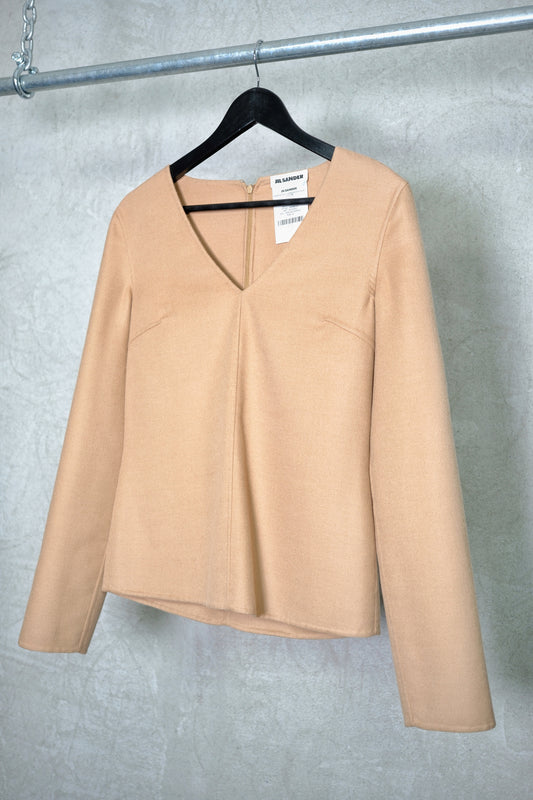 Jil Sander V-neck top from the Fall/Winter 2016 collection