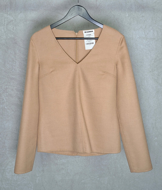 Jil Sander V-neck top from the Fall/Winter 2016 collection