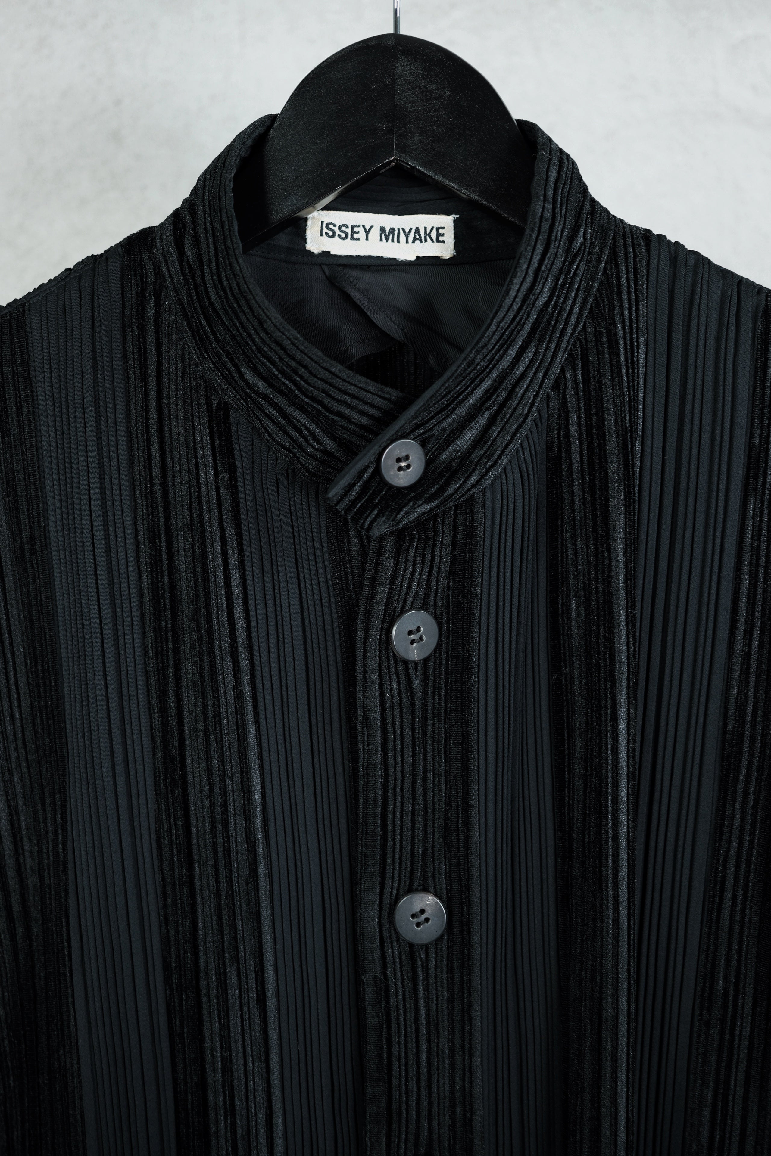 Issey Miyake Textured Pleated Shirt – Vellum Archive